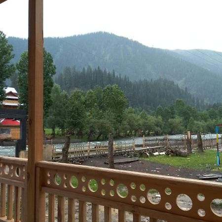 Riverbank Hotel Taobut Neelum Valley Azad Kashmir Taobat Dış mekan fotoğraf