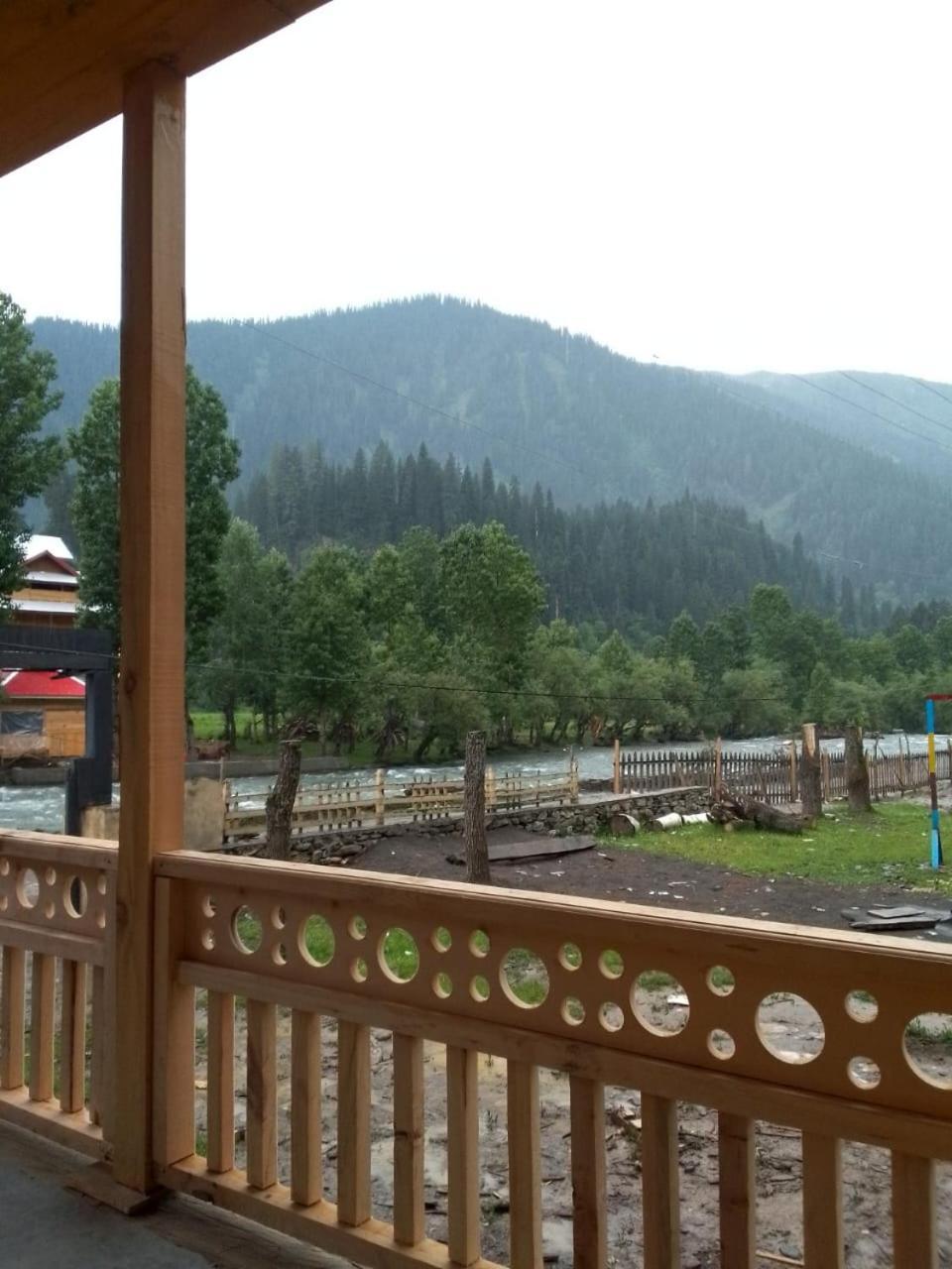 Riverbank Hotel Taobut Neelum Valley Azad Kashmir Taobat Dış mekan fotoğraf
